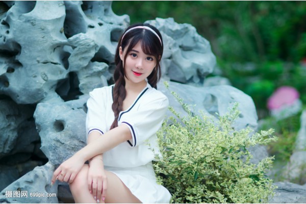 Anjinyao and Lin Shu-wan are also tired and don't take part in things with young people. They take the initiative to go back to their rooms and rest.